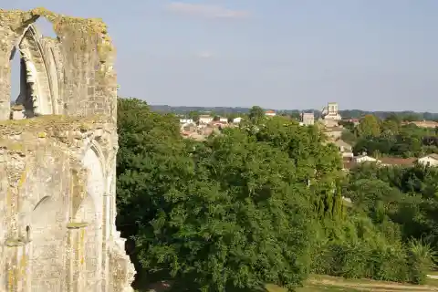 Vue de Maillezais photographié du Belvédère de l'Abbaye de St. Pierre