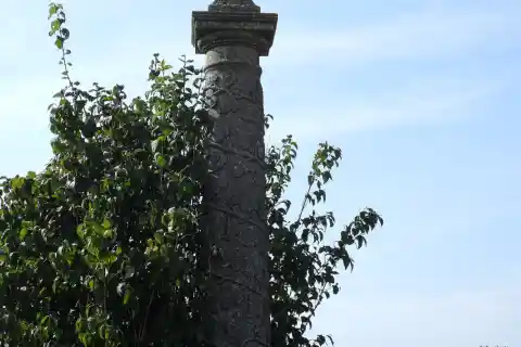 Croix en pierre de Barville