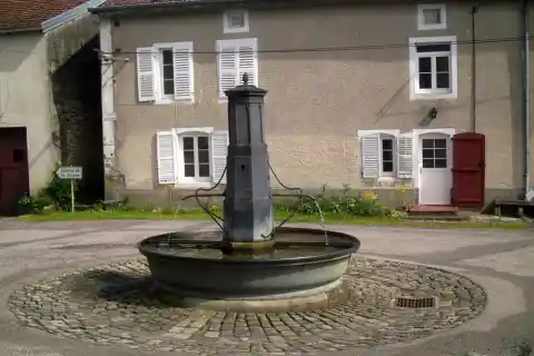 Fontaine, commune de Vioménil (Vosges)