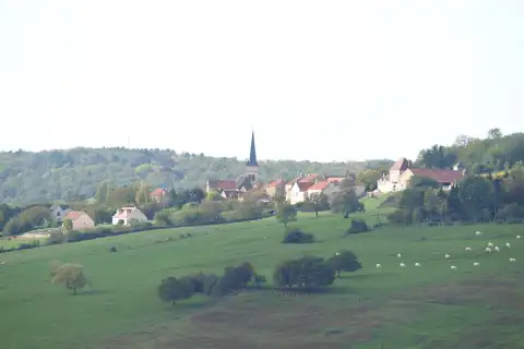 Annay-la-Côte (Yonne, France) ; vue générale depuis le VI 50 entre Etaule & Wassy