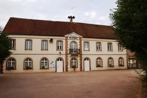 La Ferté-Loupière (Yonne, France) ; la mairie