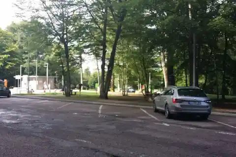 Aire d'Hervaux sur l'A6 sur le territoire de Sainte-Colombe