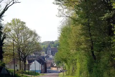 Entrée du village de Vaudeurs (Yonne France)