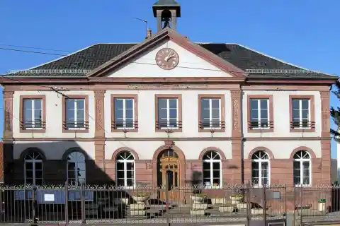 La mairie-école de Roppe