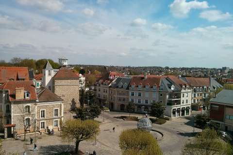 La place Rémoiville et son style briard dans le centre historique de Villiers-sur-Marne