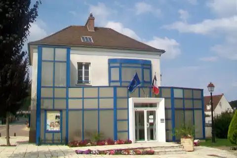 La mairie de Baillet-en-France, façade principale, rue Jean-Nicolas
